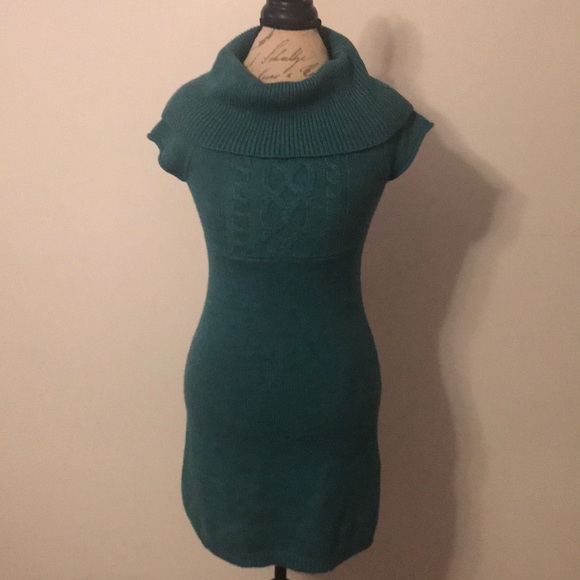 BEAUTIFUL COWL NECK SWEATER!!🍃💚 - Picture 2 of 5